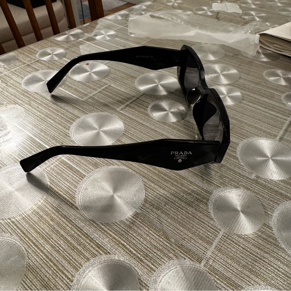 Prada Elegant Black Sunglasses - Picture 6 of 7